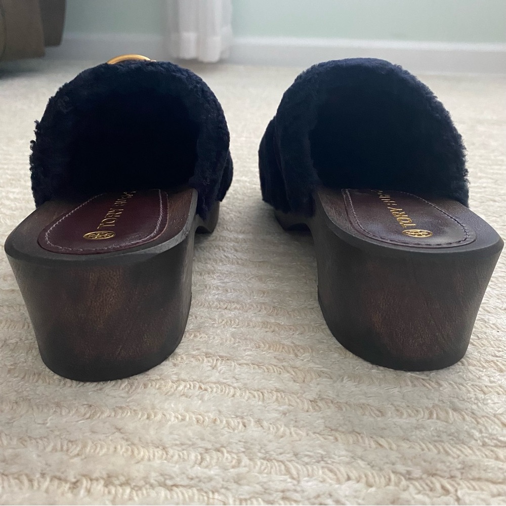 NWT Tory Burch Jessa Shearling Clogs perfect navy - Picture 4 of 14